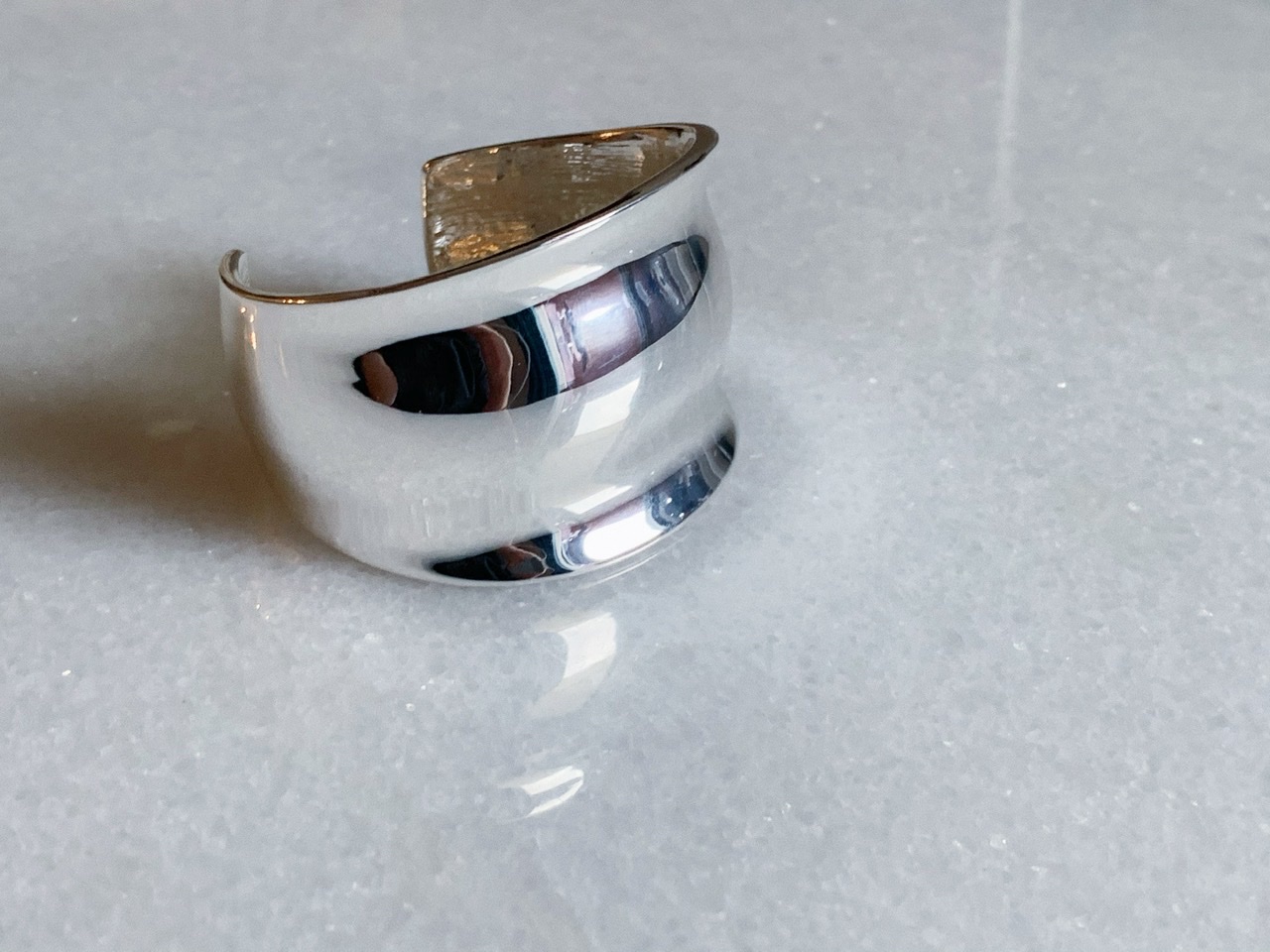 wave volume bangle【B-8】